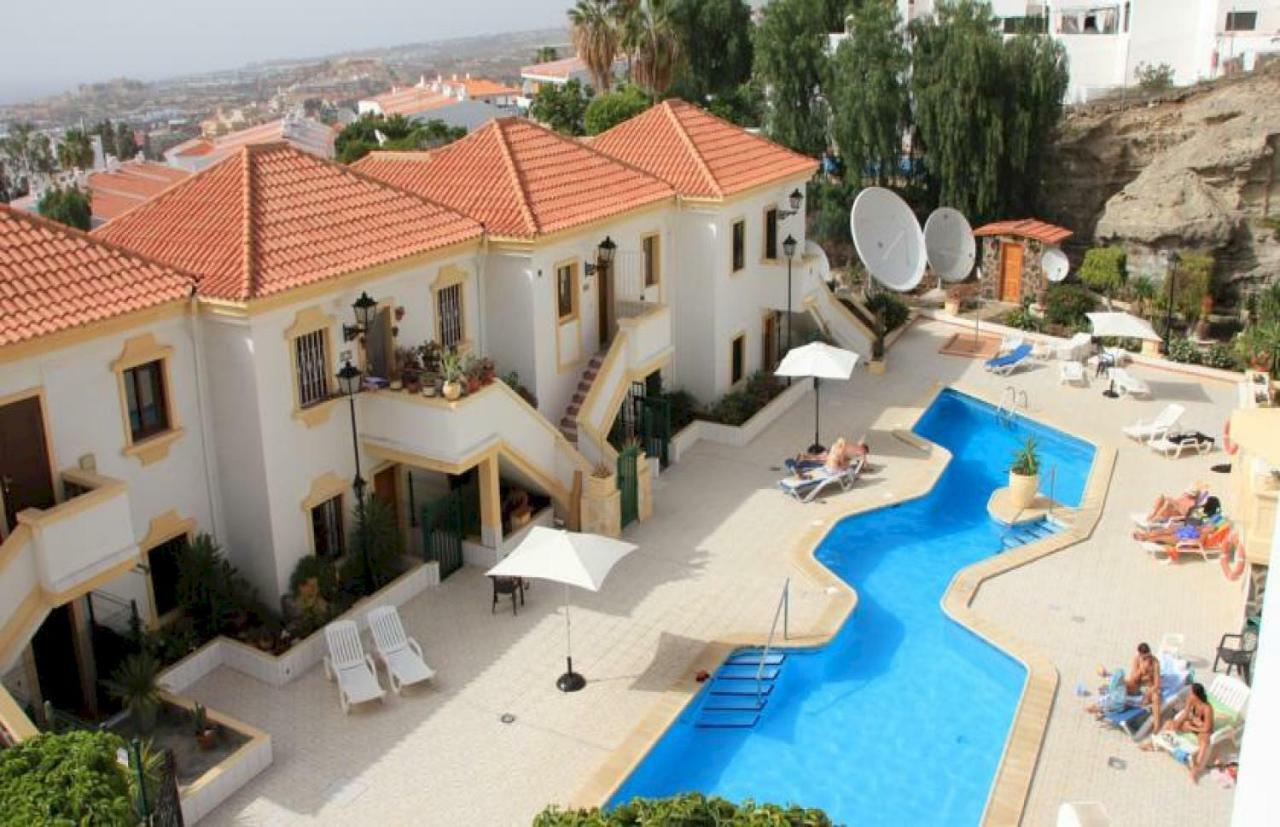 Apartment Windsor Адехе Екстериор снимка